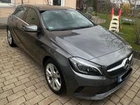 Gebraucht Mercedes A180 122 PS (89 kW) 2017 Grau Kleinwagen