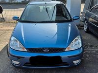 Second-hand Ford Focus 100 CP (73 kW) 2003 Albastru Hatchback