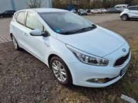 Gebraucht Kia Ceed DREAM-TEAM Edition 135 PS (99 kW) 2014 Weiß Kleinwagen