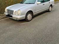 Gebraucht Mercedes E200 136 PS (100 kW) 1998 Silber Limousine