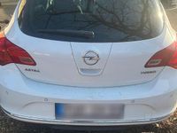 Gebraucht Opel Astra 105 PS (77 kW) 2013 Weiß Kleinwagen