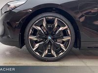 Neu BMW 550e 489 PS (359 kW) 2025 Schwarz Kombi