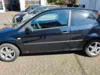 Gebraucht Ford Fiesta Trend 69 PS (50 kW) 2004 Blau Kleinwagen