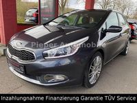 Usado Kia Ceed Platinum Edition 135 HP (99 kW) 2013 Cinzento Citadino