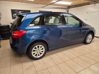 Gebraucht Mercedes B180 122 PS (89 kW) 2012 Blau Van / Kleinbus