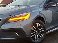 Second-hand Volvo V40 152 CP (111 kW) 2016 Gri SUV