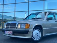 Gebraucht Mercedes 190 170 PS (125 kW) 1986 Silber Limousine