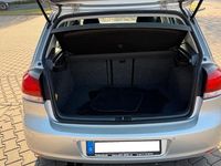 Gebraucht VW Golf VI Highline 122 PS (89 kW) 2011 Silber Kleinwagen