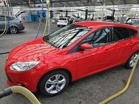 Gebraucht Ford Focus 115 PS (84 kW) 2014 Rot Limousine