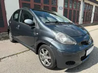 Gebraucht Toyota Aygo 68 PS (50 kW) 2011 Grau Kleinwagen