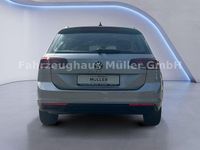 Gebraucht VW Passat Basis 150 PS (110 kW) 2023 Pyritsilber metallic Kombi