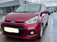 Gebraucht Hyundai i10 87 PS (63 kW) 2014 Rot Kleinwagen