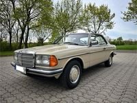 Używany Mercedes E230 136 KM (100 kW) 1983 Beżowy Coupe