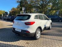 Gebraucht Renault Kadjar Life 131 PS (96 kW) 2015 Weiß SUV