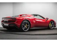 Gebraucht Ferrari 296 830 PS (610 kW) 2023 Rot Cabrio