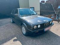 Używany BMW 320 129 KM (94 kW) 1987 Czarny Sedan/Limuzyna