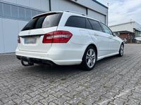 Gebraucht Mercedes E300 AMG 231 PS (169 kW) 2010 Weiß Kombi