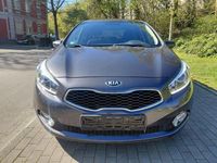 Gebraucht Kia Ceed DREAM-TEAM Edition 99 PS (72 kW) 2015 Grau Kleinwagen