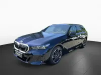 Gebraucht BMW 550e M Sport 489 PS (359 kW) 2025 Carbonschwarz (schwarz) Kombi