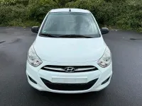 Gebraucht Hyundai i10 70 PS (51 kW) 2013 Weiß Kleinwagen
