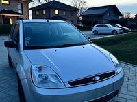 Gebraucht Ford Fiesta Ghia 101 PS (74 kW) 2005 Silber Kleinwagen
