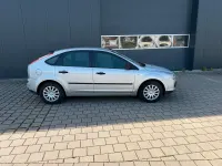 Gebraucht Ford Focus Ambiente 101 PS (74 kW) 2005 Silber Limousine