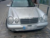 Gebraucht Mercedes E200 136 PS (100 kW) 1997 Silber Limousine