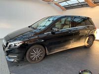 Gebraucht Mercedes B180 122 PS (89 kW) 2016 Schwarz Van / Kleinbus