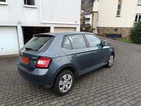 Gebraucht Skoda Fabia 60 PS (44 kW) 2015 Grau Kleinwagen
