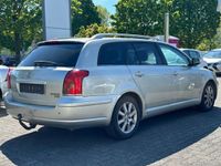 gebraucht Toyota Avensis Kombi 2,2-l-Diesel * TÜV 10/25 * + AHK