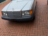 Gebraucht Mercedes E230 132 PS (97 kW) 1989 Silber Limousine