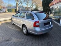 Gebraucht Skoda Octavia Ambiente 105 PS (77 kW) 2011 Silber Kombi