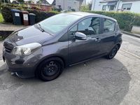 Gebraucht Toyota Yaris 69 PS (50 kW) 2014 Grau Kleinwagen