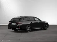 Gebraucht BMW 520 M Sport 197 PS (144 kW) 2025 Black sapphire metallic Kombi