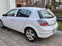 Gebraucht Opel Astra 90 PS (66 kW) 2008 Weiß Limousine