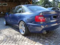 Używany Audi A4 150 KM (110 kW) 1995 Niebieski Sedan/Limuzyna