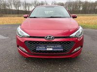 Gebraucht Hyundai i20 Classic 84 PS (61 kW) 2018 Rot Limousine