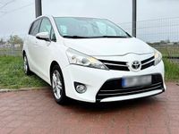 Gebraucht Toyota Verso 163 PS (119 kW) 2013 Weiß Van / Kleinbus