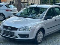 Gebraucht Ford Focus Trend 101 PS (74 kW) 2005 Blau Limousine