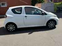 Gebraucht Toyota Aygo 68 PS (50 kW) 2012 Gelb Kleinwagen