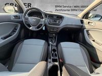 Gebraucht Hyundai i20 Trend 101 PS (74 kW) 2017 Weiß Limousine