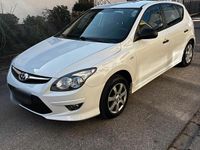 Gebraucht Hyundai i30 109 PS (80 kW) 2011 Weiß Kleinwagen
