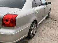 gebraucht Toyota Avensis 1.8 Benzin.