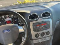 Gebraucht Ford Focus Style 101 PS (74 kW) 2011 Weiß Kleinwagen