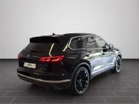 Gebraucht VW Touareg Elegance 381 PS (280 kW) 2022 Deep black perleffekt (metallic) SUV