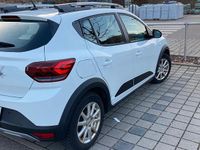 Gebraucht Dacia Sandero Stepway 101 PS (74 kW) 2022 Weiß Limousine