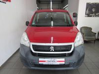 Gebraucht Peugeot Partner Premium 99 PS (72 kW) 2017 Rot Van / Kleinbus