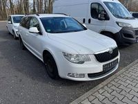 Gebraucht Skoda Superb Ambition 140 PS (102 kW) 2012 Weiß Kombi