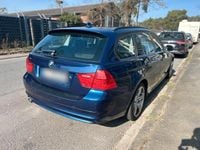 Gebraucht BMW 320 184 PS (135 kW) 2011 Blau Kombi