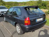 Używany Mazda 323 88 KM (64 kW) 1999 Niebieski Sedan/Limuzyna
